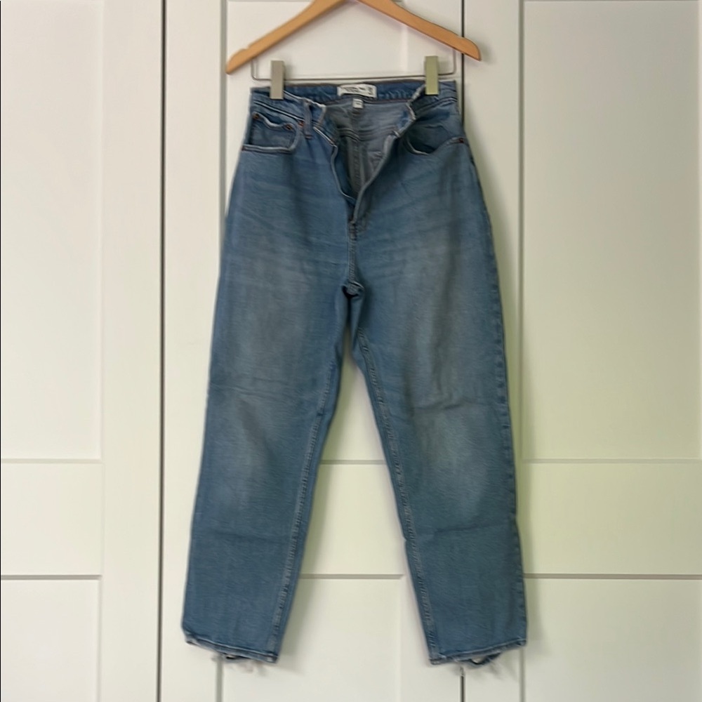 Abercrombie The Ankle Straight Ultra High Rise in size 29 Curve Love